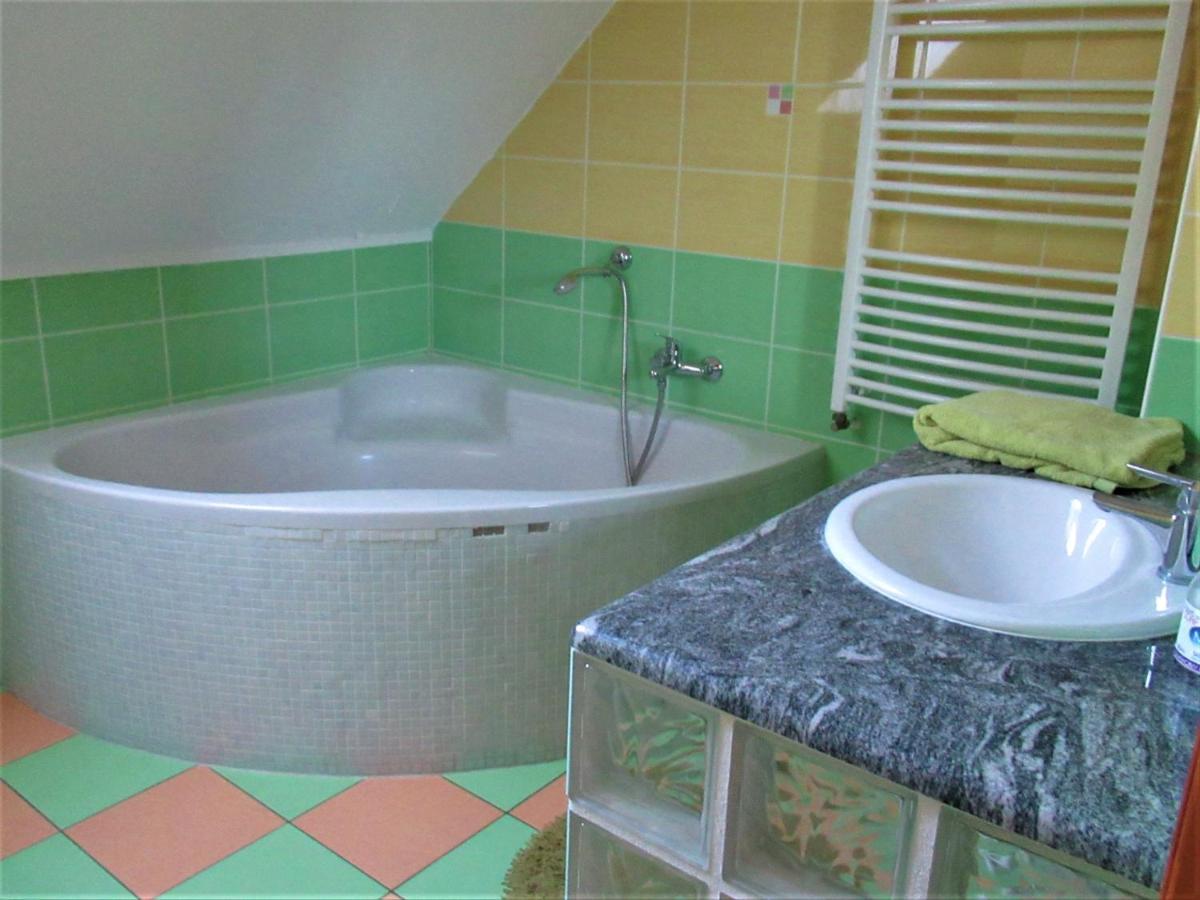 Menyhart Apartman Gyenesdiason 6 Fo Reszere Exterior photo