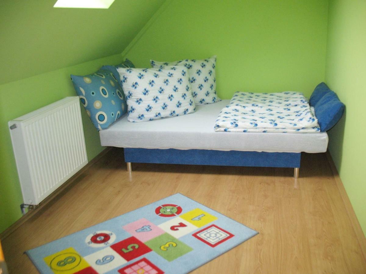 Menyhart Apartman Gyenesdiason 6 Fo Reszere Exterior photo